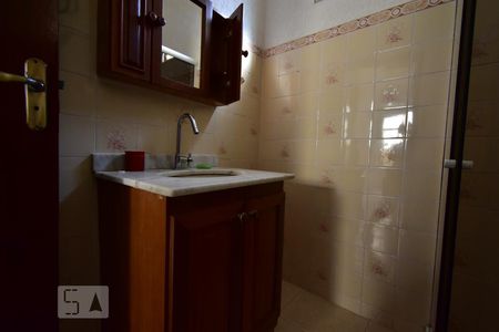 Banheiro  de apartamento à venda com 2 quartos, 58m² em Icaraí, Niterói