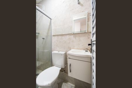 Banheiro de kitnet/studio para alugar com 1 quarto, 15m² em Vila Deodoro, São Paulo