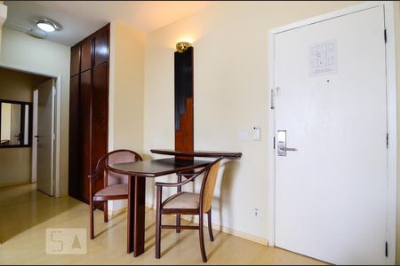 Sala de apartamento para alugar com 1 quarto, 50m² em Cambuí, Campinas