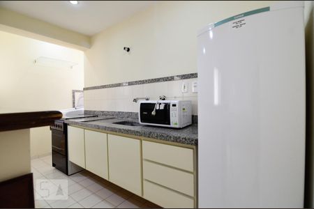 Cozinha de apartamento para alugar com 1 quarto, 50m² em Cambuí, Campinas