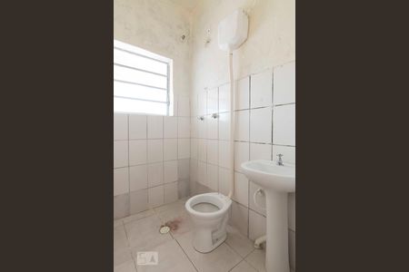 Banheiro de casa para alugar com 1 quarto, 56m² em Parque Peruche, São Paulo