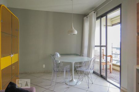 Sala de apartamento à venda com 2 quartos, 62m² em Moema, São Paulo