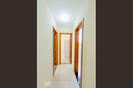 Corredor de apartamento para alugar com 2 quartos, 52m² em Vila Amaral, Belo Horizonte