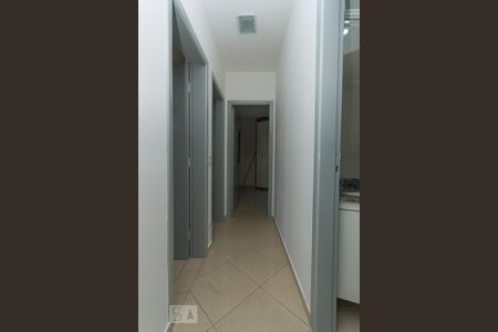 Corredor de apartamento para alugar com 3 quartos, 77m² em Vila Santa Catarina, São Paulo