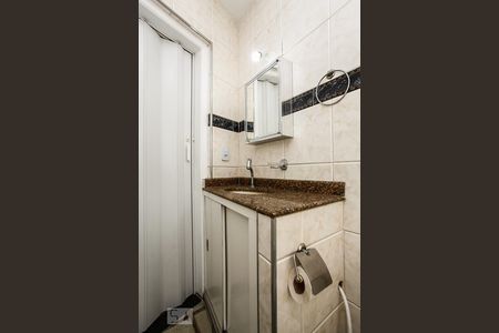 Banheiro de apartamento à venda com 2 quartos, 51m² em Jardim Iporanga, Guarulhos