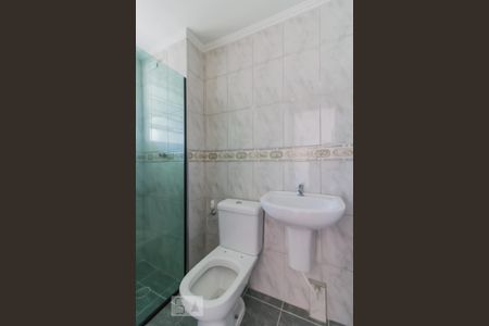 Banheiro de apartamento à venda com 2 quartos, 45m² em Portal dos Gramados, Guarulhos