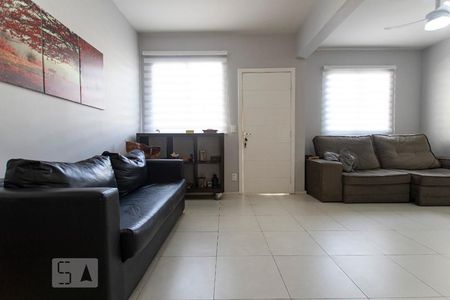Casa à venda com 130m², 3 quartos e 2 vagas Casa à venda com 130m², 3 quartos e 2 vagasSala