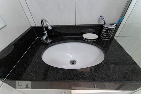 Casa à venda com 130m², 3 quartos e 2 vagas Casa à venda com 130m², 3 quartos e 2 vagasBanheiro Social