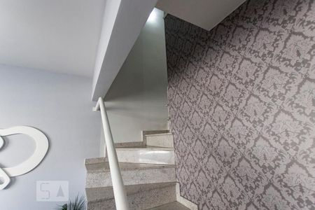 Casa à venda com 130m², 3 quartos e 2 vagas Casa à venda com 130m², 3 quartos e 2 vagasEscadas Sala - Dormitórios