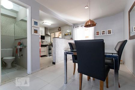 Casa à venda com 130m², 3 quartos e 2 vagas Casa à venda com 130m², 3 quartos e 2 vagasSala