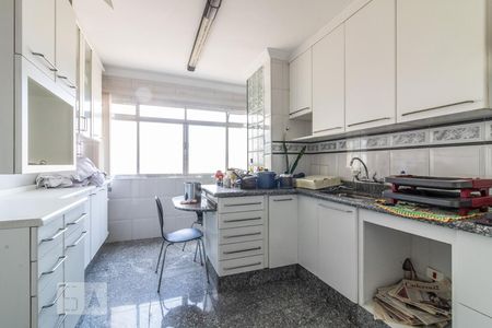 Cozinha de apartamento à venda com 3 quartos, 140m² em Santa Maria, São Caetano do Sul