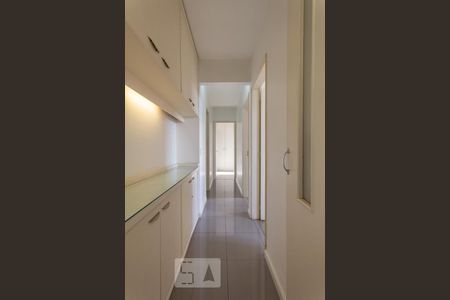 Corredor de apartamento para alugar com 3 quartos, 96m² em Jardim Londrina, São Paulo