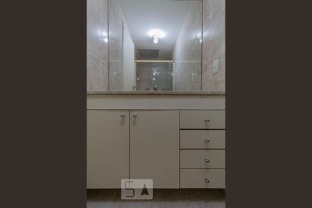 Banheiro de apartamento para alugar com 3 quartos, 96m² em Jardim Londrina, São Paulo