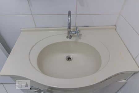 Pia do banheiro de apartamento para alugar com 2 quartos, 70m² em Jardim Guarulhos, Guarulhos