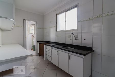 Cozinha de apartamento para alugar com 2 quartos, 70m² em Jardim Guarulhos, Guarulhos