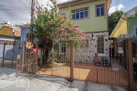 Fachada de casa à venda com 2 quartos, 140m² em Vila Ipojuca, São Paulo