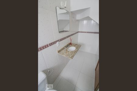 Banheiro Suite 1 de casa de condomínio para alugar com 3 quartos, 90m² em Uberaba, Curitiba