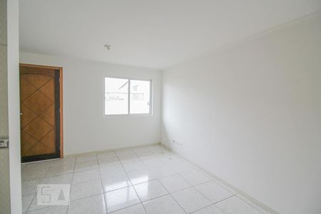 Sala de casa de condomínio para alugar com 3 quartos, 90m² em Uberaba, Curitiba