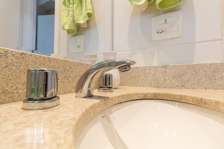 Banheiro de apartamento à venda com 2 quartos, 63m² em Vila Gertrudes, São Paulo