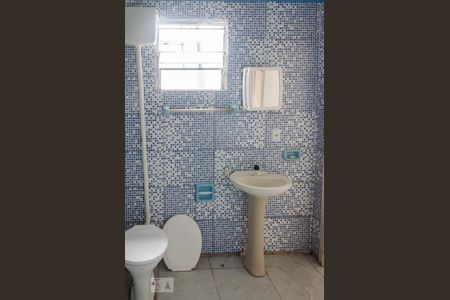 Banheiro e área de serviço de casa à venda com 1 quarto, 52m² em Estância Velha, Canoas