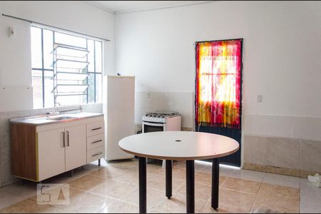 Sala e cozinha de casa à venda com 1 quarto, 52m² em Estância Velha, Canoas