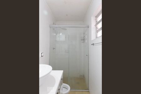 Banheiro de apartamento para alugar com 1 quarto, 50m² em Petrópolis, Porto Alegre