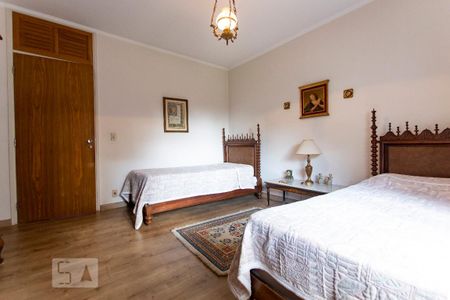 Casa de condomínio à venda com 540m², 3 quartos e 6 vagas Casa de condomínio à venda com 540m², 3 quartos e 6 vagasQuarto 2 - Piso Superior