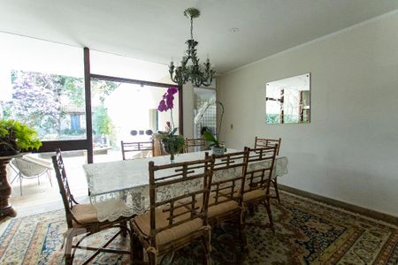 Casa de condomínio à venda com 540m², 3 quartos e 6 vagas Casa de condomínio à venda com 540m², 3 quartos e 6 vagasSala 2