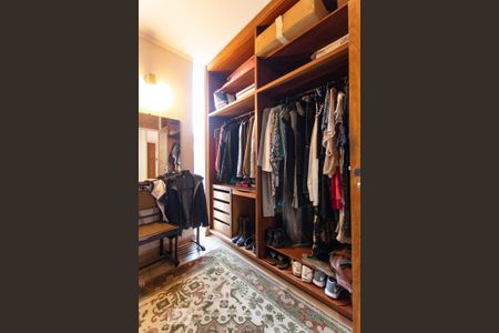 Casa de condomínio à venda com 540m², 3 quartos e 6 vagas Casa de condomínio à venda com 540m², 3 quartos e 6 vagasCloset Suite - Piso Superior