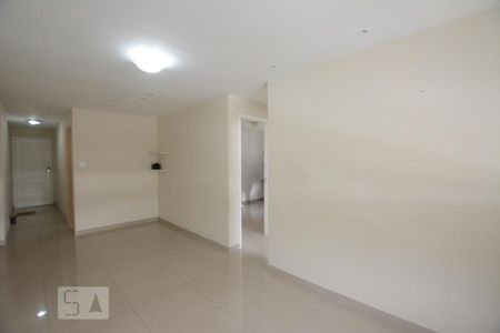 Sala  de apartamento para alugar com 2 quartos, 48m² em Irajá, Rio de Janeiro