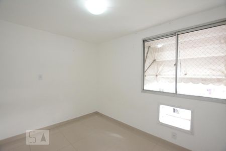 Quarto 1 de apartamento para alugar com 2 quartos, 48m² em Irajá, Rio de Janeiro