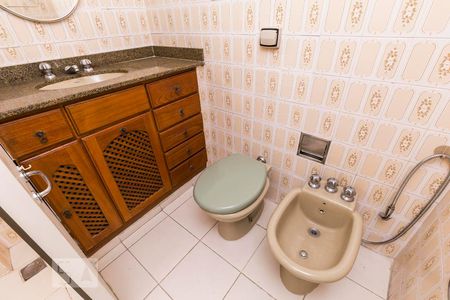 Banheiro de apartamento à venda com 2 quartos, 70m² em Laranjeiras, Rio de Janeiro