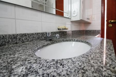 Banheiro de apartamento à venda com 3 quartos, 76m² em Vila Osasco, Osasco