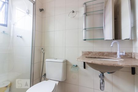 Banheiro da Suíte  de apartamento para alugar com 2 quartos, 65m² em Km 18, Osasco