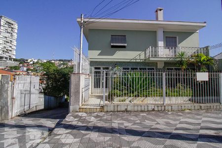 Fachada de casa à venda com 4 quartos, 380m² em Vila Romana, São Paulo