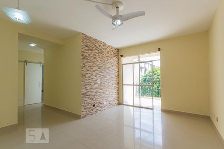 Sala de apartamento para alugar com 2 quartos, 60m² em Freguesia de Jacarepaguá, Rio de Janeiro