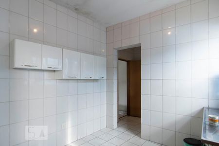 Cozinha de casa para alugar com 1 quarto, 45m² em Vila Cavaton, São Paulo