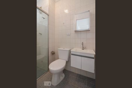 Banheiro de apartamento para alugar com 2 quartos, 47m² em Vila Yolanda, Osasco