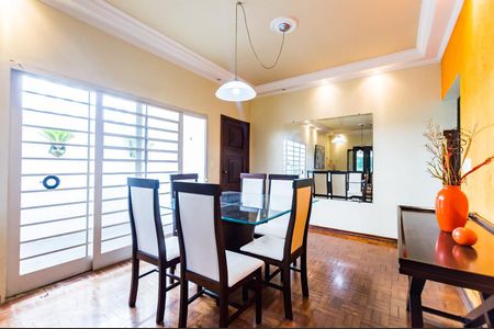 Sala de casa à venda com 5 quartos, 320m² em Vila Nogueira, Campinas