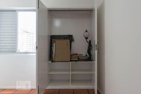 Quarto 1 (Armários) de apartamento para alugar com 2 quartos, 70m² em Jardim da Glória, São Paulo