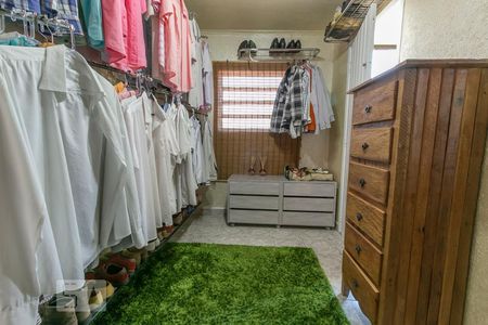 Closet de casa à venda com 4 quartos, 240m² em Vila Marina, São Paulo