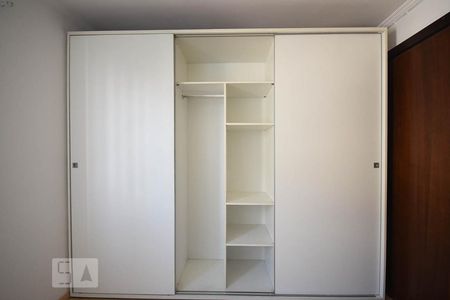 Armário da Suíte 1 de apartamento para alugar com 2 quartos, 70m² em Vila Andrade, São Paulo