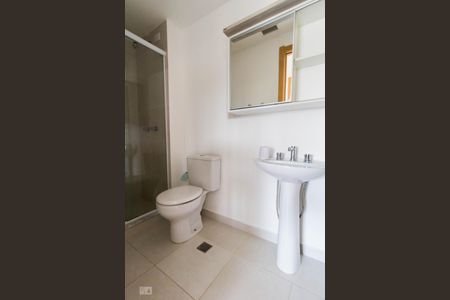 Banheiro de apartamento à venda com 1 quarto, 49m² em Teresópolis, Porto Alegre