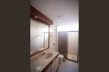 banheiro  de apartamento à venda com 3 quartos, 142m² em Icaraí, Niterói