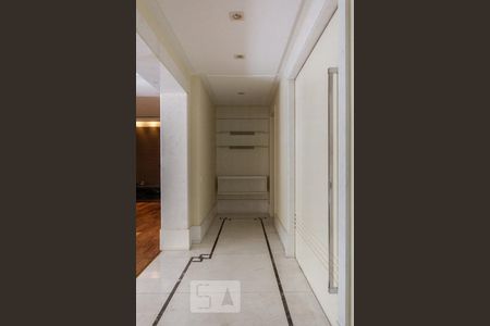 Entrada de apartamento à venda com 5 quartos, 320m² em Panamby, São Paulo