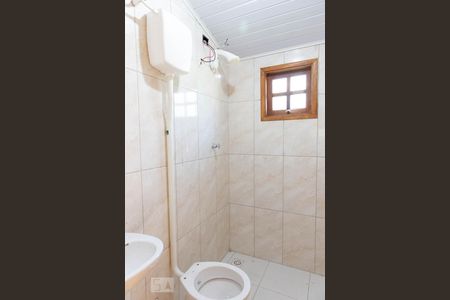 Banheiro de casa para alugar com 2 quartos, 42m² em Bom Jesus, Porto Alegre