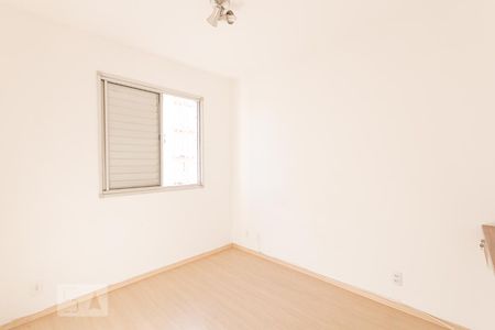Quarto 2 de apartamento para alugar com 2 quartos, 45m² em Jardim São Savério, São Paulo