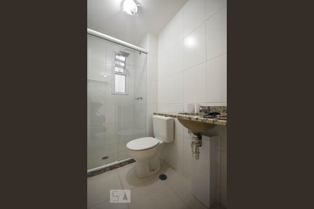 Banheiro de apartamento para alugar com 3 quartos, 64m² em Jardim Caboré, São Paulo