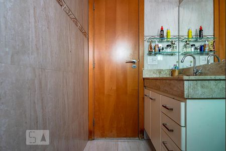 Banheiro de apartamento à venda com 4 quartos, 240m² em Palmares, Belo Horizonte