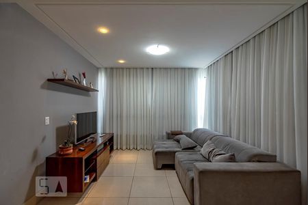 Apartamento à venda com 240m², 4 quartos e 4 vagasSala